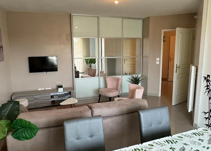 Moderne Pres De La Et Du Centre - 2 Chambres, Balcon, Parking, Animaux Acceptes - Fr-1-487-363 *